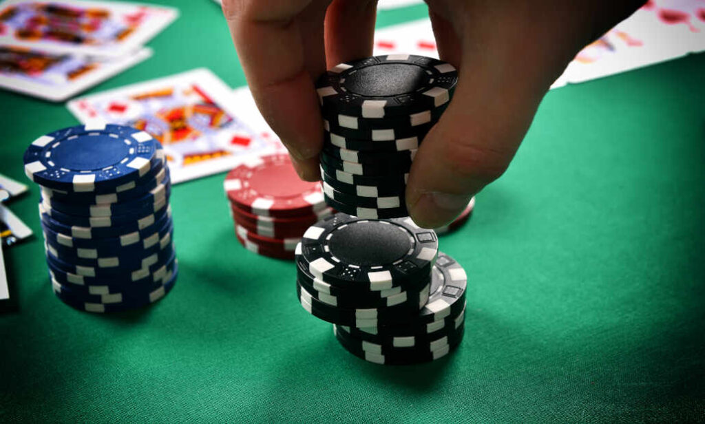 Poker Cash Game Strategy: Top 10 Tips From The Pros