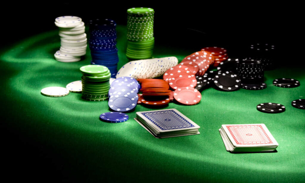 Poker Cash Game Strategy: Top 10 Tips from the Pros