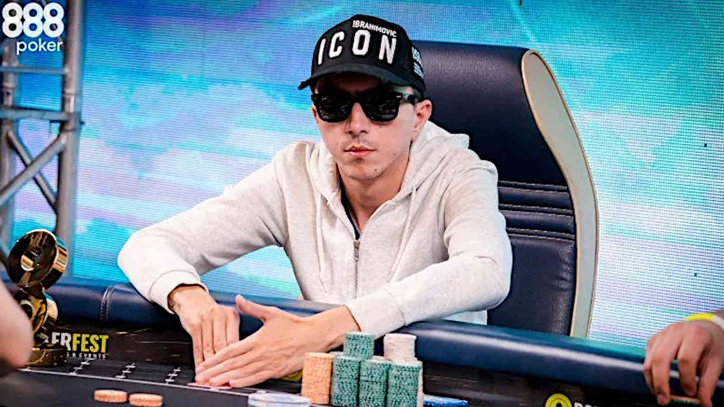 Importance of What to Wear When Playing Poker – Tells